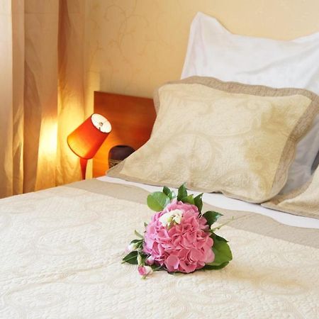 Agentia H Accommodation Boekarest Kamer foto