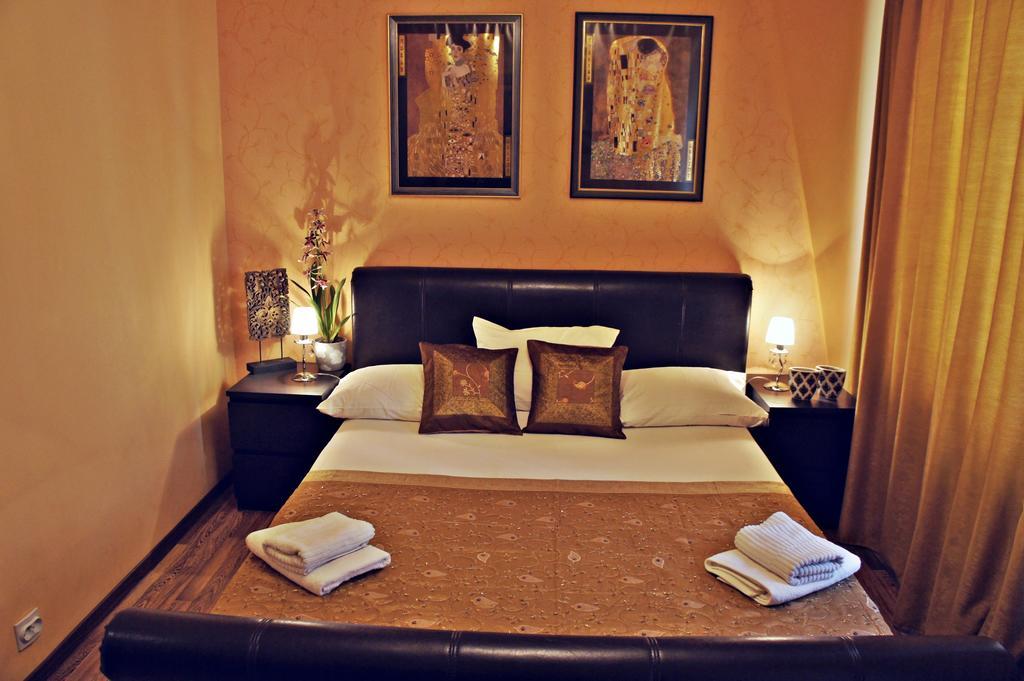 Agentia H Accommodation Boekarest Buitenkant foto