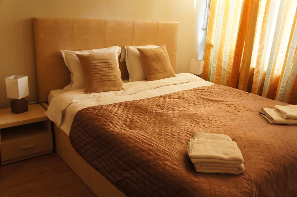 Agentia H Accommodation Boekarest Buitenkant foto