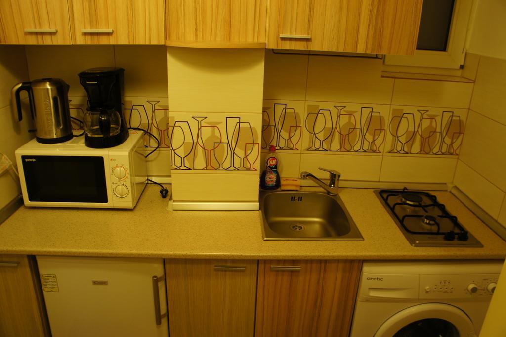 Agentia H Accommodation Boekarest Buitenkant foto