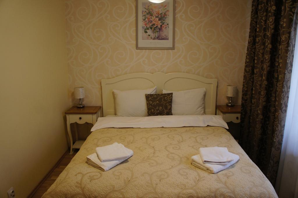 Agentia H Accommodation Boekarest Buitenkant foto