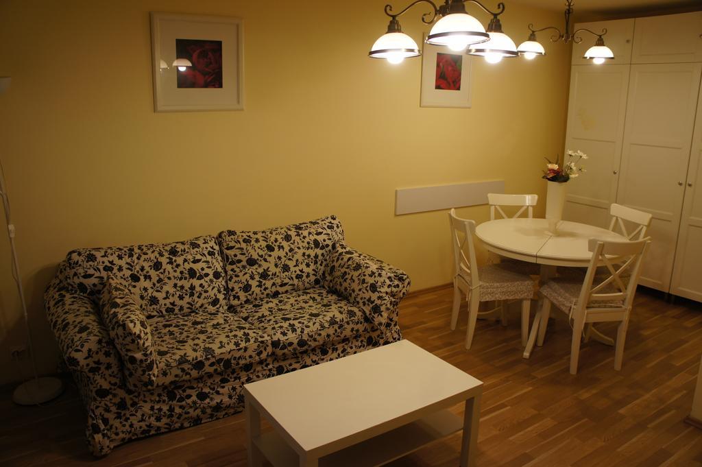 Agentia H Accommodation Boekarest Buitenkant foto
