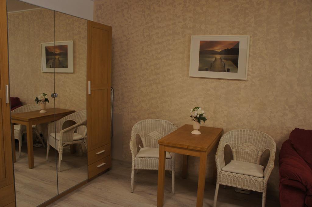 Agentia H Accommodation Boekarest Buitenkant foto