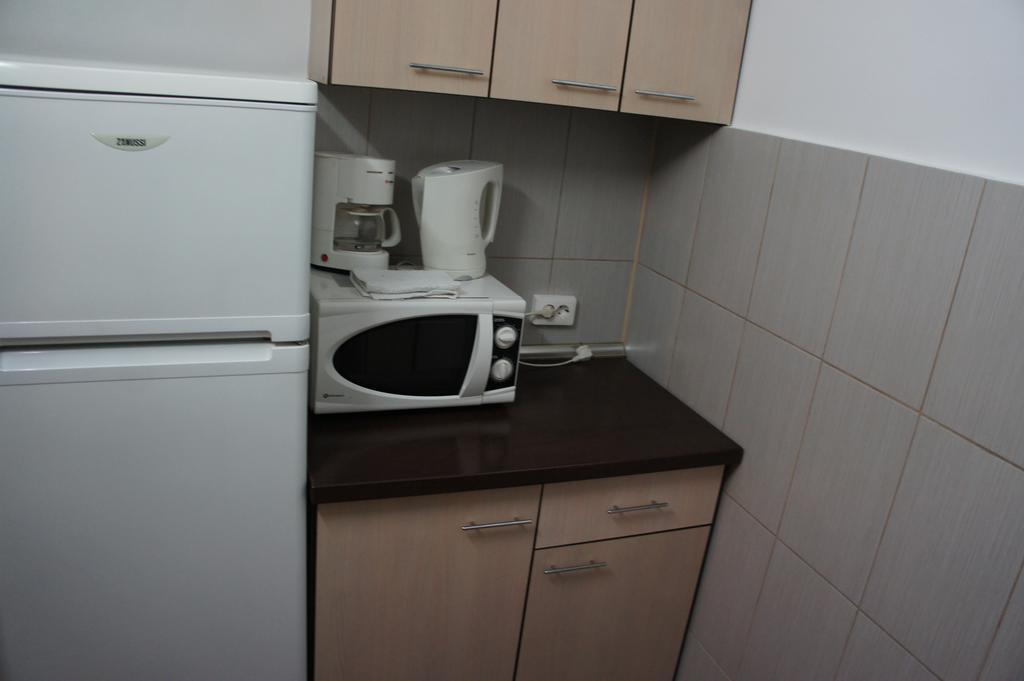 Agentia H Accommodation Boekarest Buitenkant foto