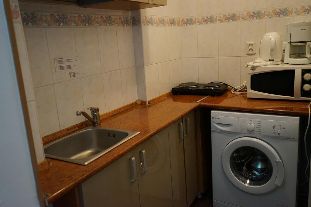 Agentia H Accommodation Boekarest Buitenkant foto