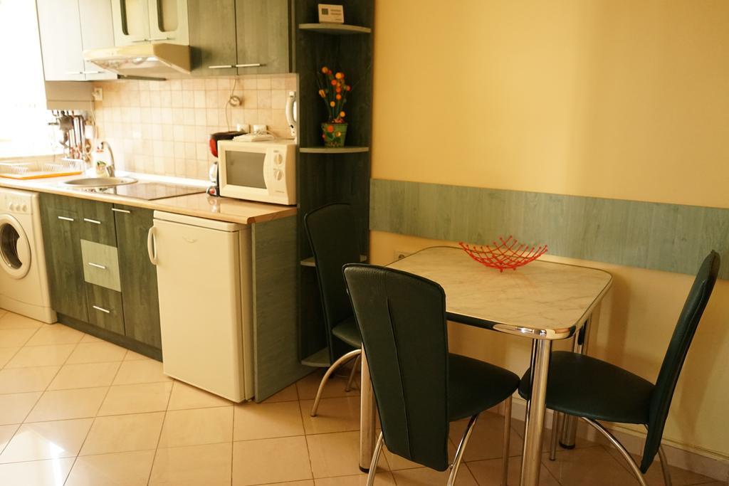 Agentia H Accommodation Boekarest Buitenkant foto