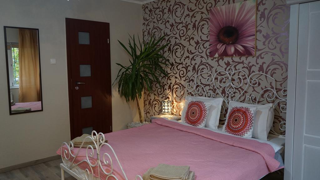 Agentia H Accommodation Boekarest Buitenkant foto