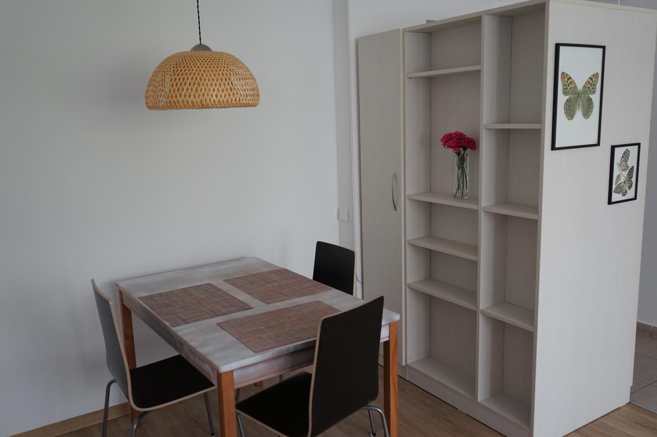 Agentia H Accommodation Boekarest Buitenkant foto