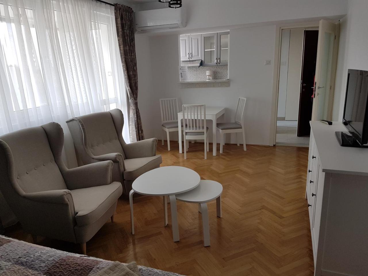 Agentia H Accommodation Boekarest Buitenkant foto
