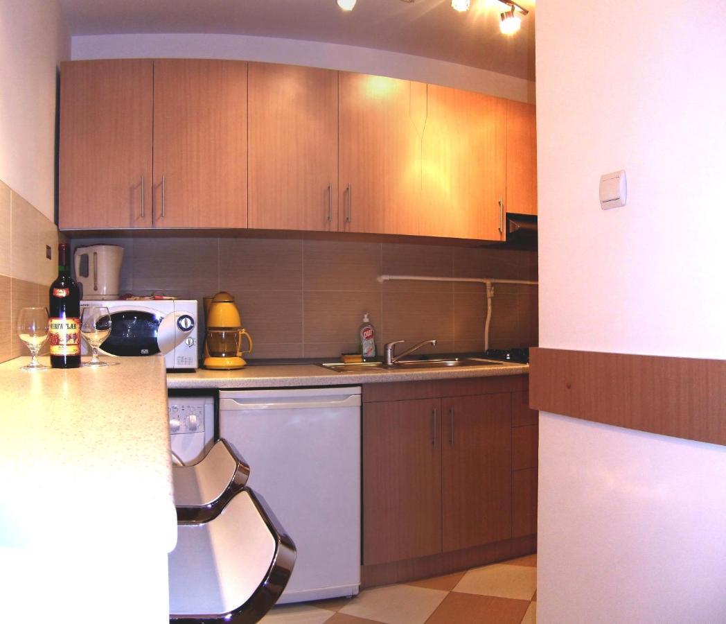 Agentia H Accommodation Boekarest Buitenkant foto
